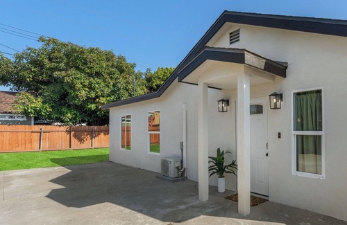 Downey House | Palm Royale Club! 2 Bed, 2Bath with Master bedroom in the nicest city of Downey!