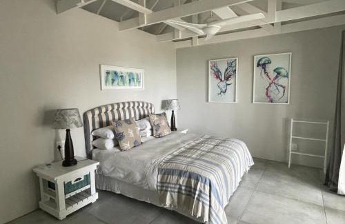 Southport House | Palm Sands Beach House - 22 sleeper