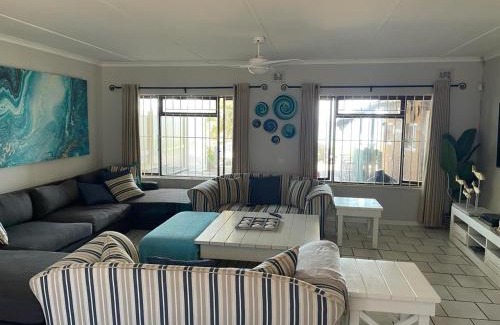 Southport House | Palm Sands Beach House - 22 sleeper