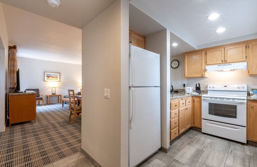 Baristo Hotel | Palm Springs Desert Gem! Outdoor Pool, Full Kitchen, Free Parking!