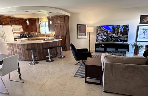 Canyon Corridor Condo | Palm Springs Hideaway
