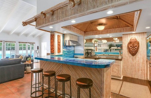 Racquet Club West Villa | Palm Springs Luxe: 7 En-Suites, Massive Pool, Tiki Bar, Pickle Ball & Game Room