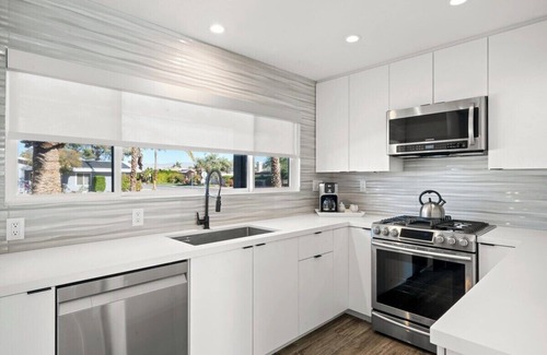 Vista Norte House | Palm Springs Oasis - Palm Springs Perfection: Relax, Play & Recharge in Your Own Oasis