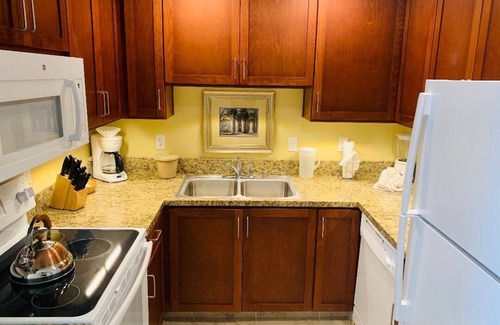 Little Tuscany Condo | Palm Springs Two Bedroom Condo located near Old Las Palmas