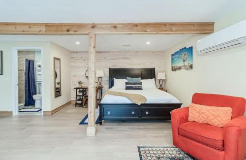 Lakeland House | Palm Studio Apartment near Lake Hollingworth