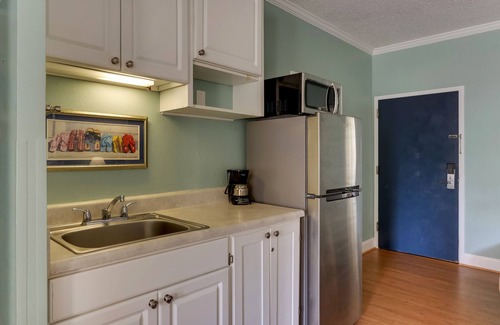 Atlantic Beach Hotel | Palm Suites