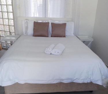 Goodwood Apartment | Palm Tree 2