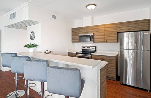 North Bay Village Hotel | Palm Tree Club Miami Hotel