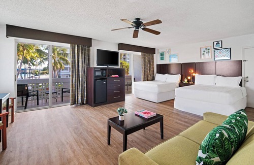 North Bay Village Hotel | Palm Tree Club Miami Hotel
