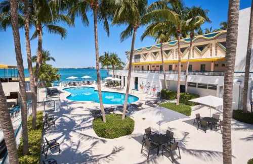 North Bay Village Hotel | Palm Tree Club Miami