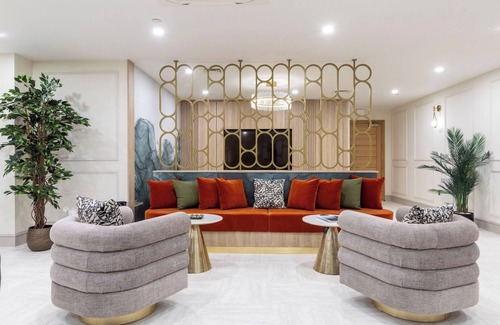 London Borough of Bromley Apartment | Palm Tree House - The Forest