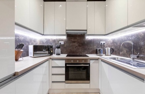 London Borough of Bromley Apartment | Palm Tree House - Columbus