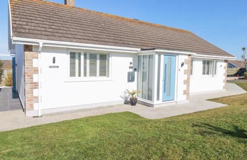 Holywell House | Palm View