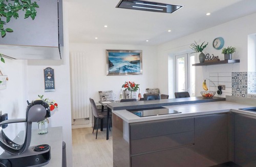 Holywell House | PALM VIEW, pet friendly, character holiday cottage in Holywell Bay