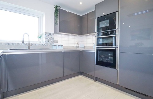 Holywell House | PALM VIEW, pet friendly, character holiday cottage in Holywell Bay