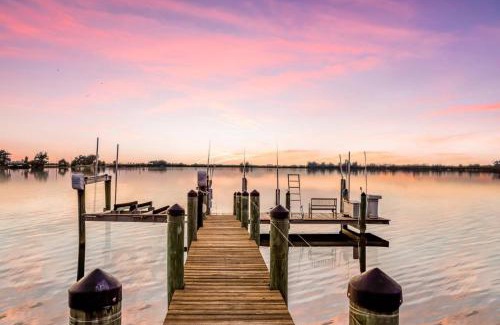 Bradenton House | Palma Sola Bay House! Private Dock, Heated Pool & Spa, Game Room & More!