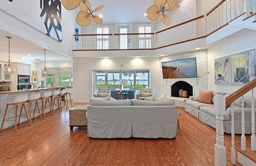 Bradenton House | Palma Sola Bay House! Private Dock, Heated Pool/Spa, Game Room & More!