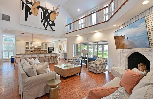 Bradenton House | Palma Sola Bay House! Private Dock, Heated Pool/Spa, Game Room & More!