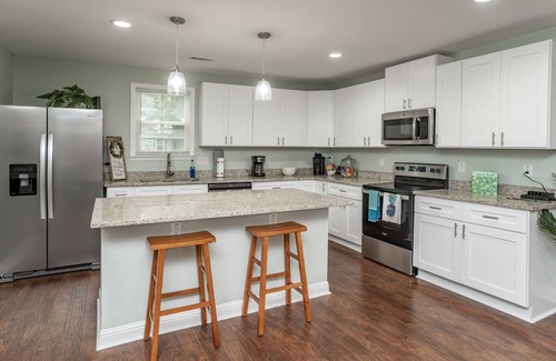 Pigeon Point House | Palmetto Cottage - Downtown Beaufort - Minutes to Parris Island!