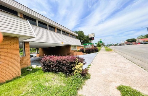 Orangeburg Hotel | Palmetto Inn & Suites by OYO Orangeburg