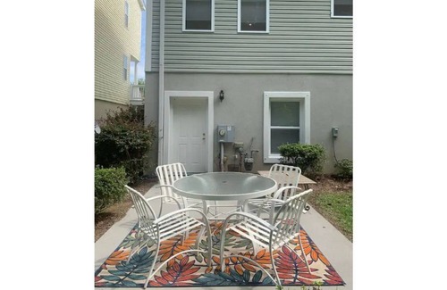 Lincolnville House | Palms Away Sleeps 10 Elevator All 3 Floors