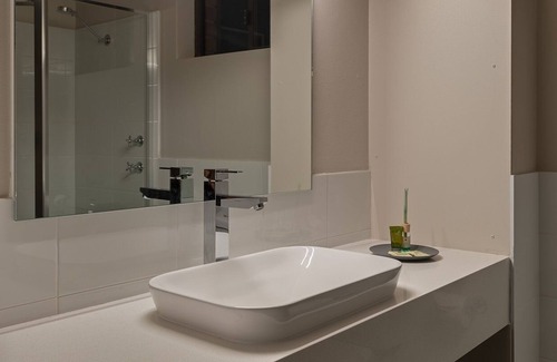 Greenacre Hotel | Palms Hotel Motel Chullora