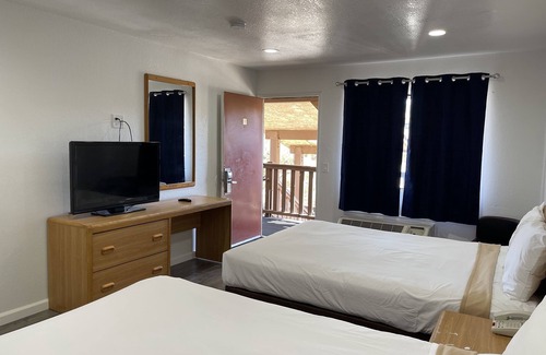 Palmdale Hotel | Palms Inn & Suites