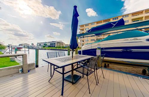 Caloosahatchee House | Palms on the Canal