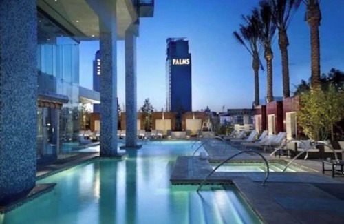 Las Vegas Apartment | Palms Place - Vegas Strip Views!