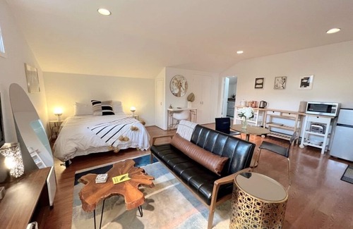 Midtown Cottage | Palo Alto Cottage: Privacy, Comfort & Convenience