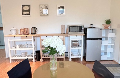 Midtown Cottage | Palo Alto Cottage: Privacy, Comfort & Convenience