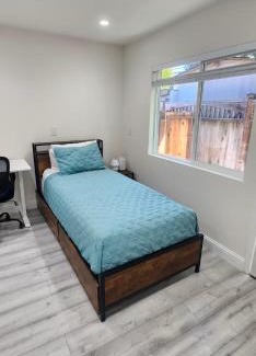 Palo Alto House | Palo Alto Master with private bathroom ,queen bed near Stanford