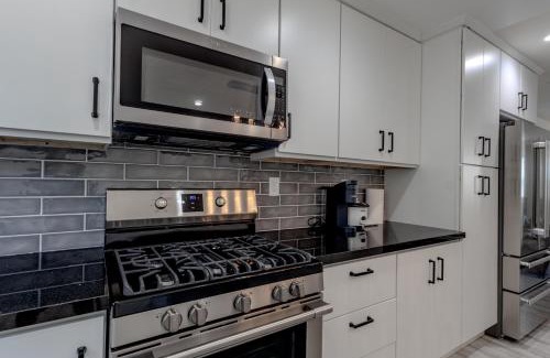 Palo Alto House | Palo Alto Master with private bathroom ,queen bed near Stanford