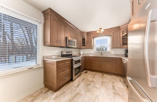 Palos Hills House | Palos Hills Rental - Sun Valley Dr