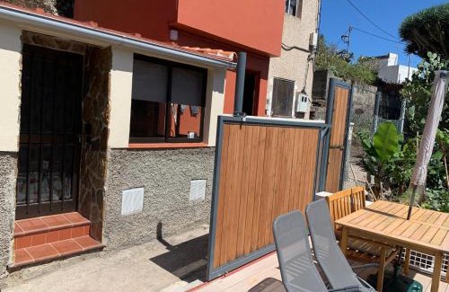 Santa Cruz de Tenerife Apartment | Pambnb - Nature Retreat with Mountain Views & Fiber