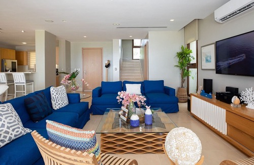 El Palmar Villa | Pan032 - Luxury waterfront villa with pool in Panama