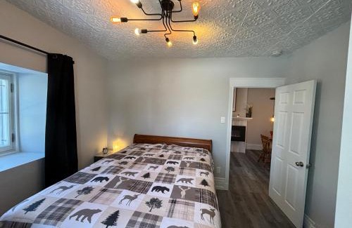 Quartier 5-4 Apartment | Panache Royale 4