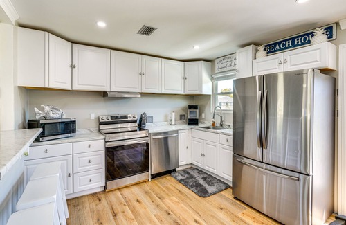 Panama City House | Panama City Poolside Oasis: 2 Mi to Beach!