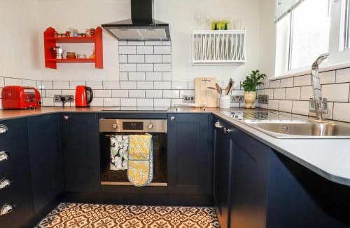 Newlyn House | Pandora a Lovely Seaside Cottage in Newlyn sleeps 4