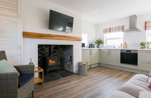 Ty Croes Apartment | Pandy Aberffraw - a dog that sleeps 4 guests in 2 bedrooms