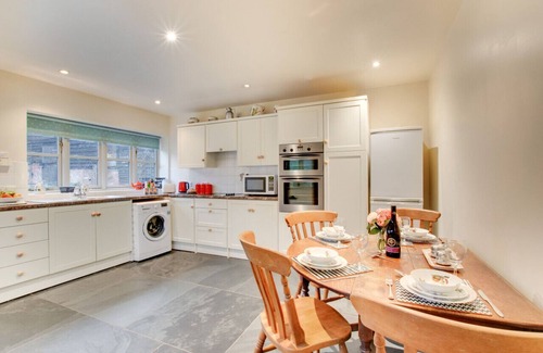 Kingswood House | Pandy Barn - Two Bedroom House, Sleeps 4