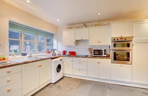 Kingswood House | Pandy Barn - Two Bedroom House, Sleeps 4