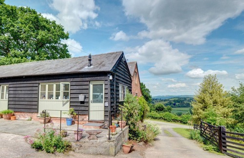Kingswood House | Pandy Barn - Two Bedroom House, Sleeps 4