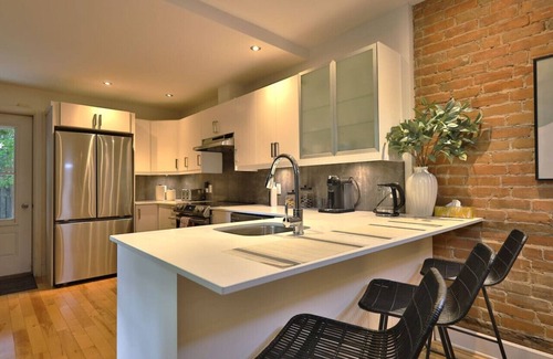 Sainte-Marie Apartment | Panet – Chic 3BR Near Parc Lafontaine & Metro