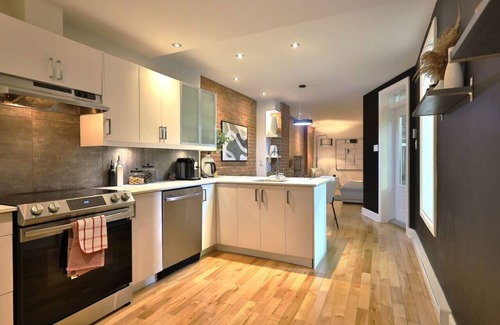 Sainte-Marie Apartment | Panet – Chic 3BR Near Parc Lafontaine & Metro