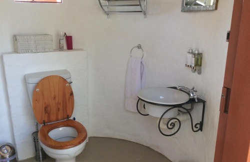 Maruleng Bed & Breakfast | Pangolin Rondavels - Shikwari Nature Reserve