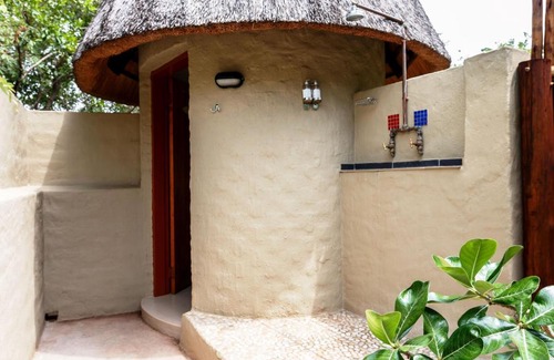 Maruleng Bed & Breakfast | Pangolin Rondavels - Shikwari Nature Reserve