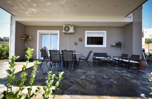 Volos City Centre Apartment | PanMaria Sea View Garden Flat