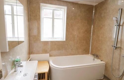 Whitby Hotel | Pannett Park Rooms