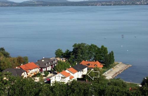 Balatonboglar Apartment | Panoráma Villa